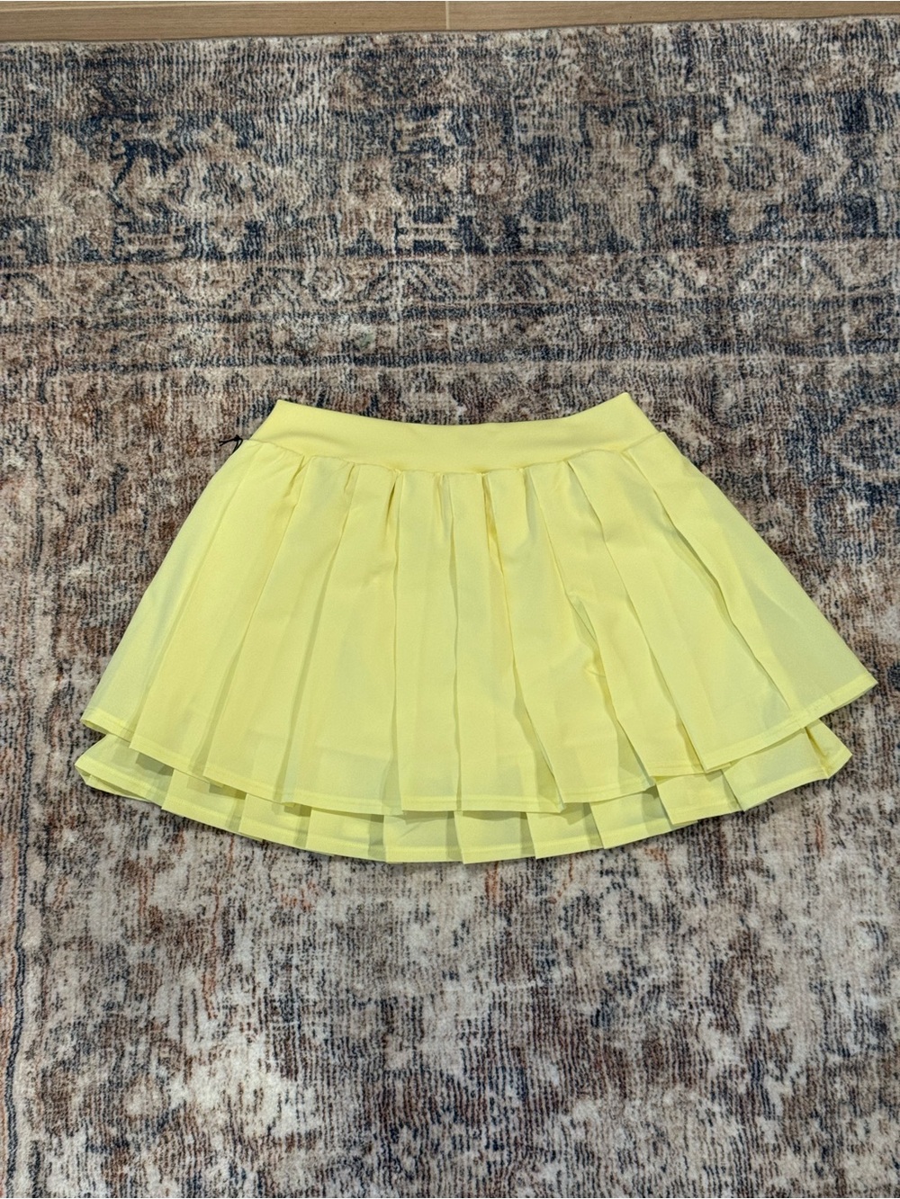 ALO Yoga Lemon Yellow Tiered Pleated Mini Skirt - Picture 3 of 4
